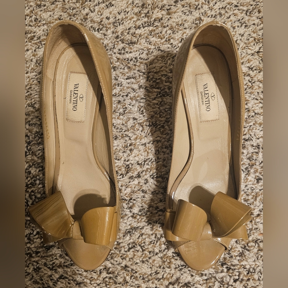 Valentino Women's Tan Bow Pumps